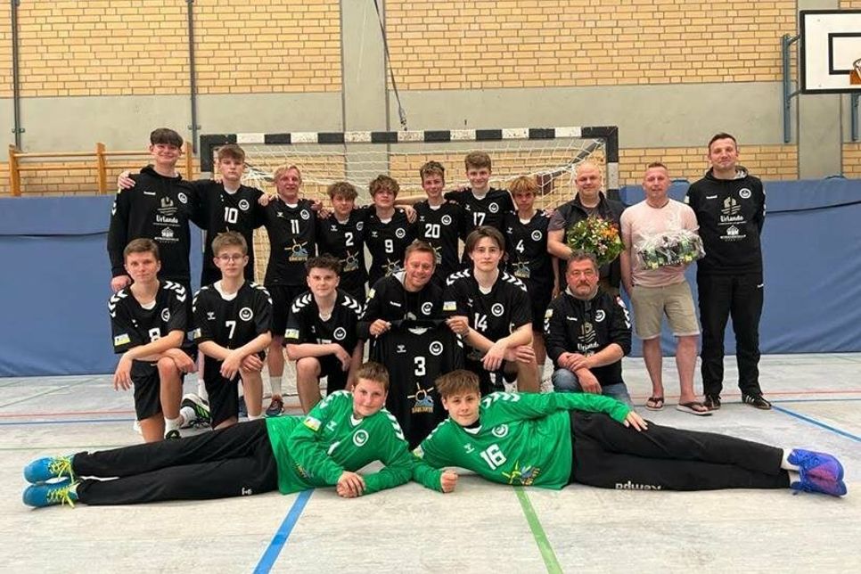 HSG Ostsee - Jugend mit neuen Trikots.