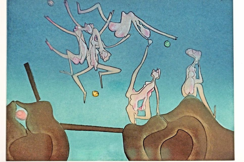 Surrealistisch-bewegte Figuren in Aktion vor blauem Hintergrund: Gemälde von Roberto Matta.