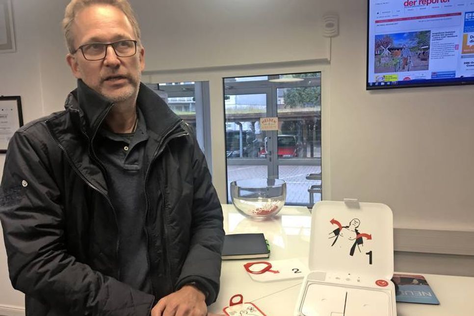 Arne Rieber beim reporter. Er möchte einem Verein, einer Einrichtung oder Firma einen Defibrillator schenken.