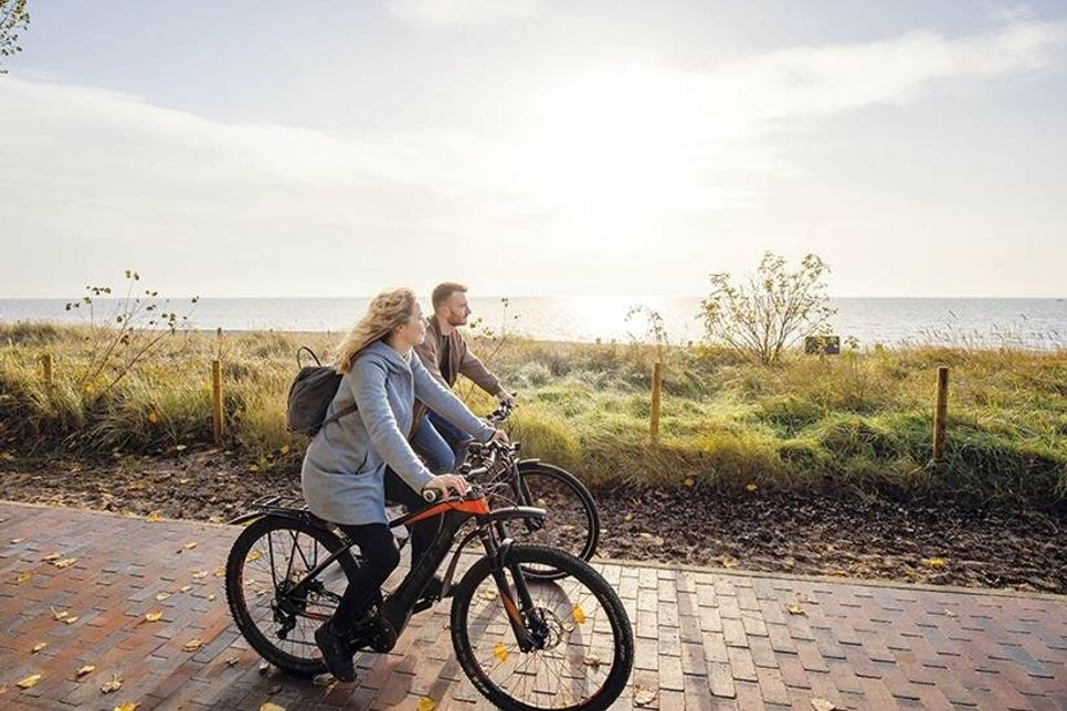 Bis in den Herbst hinein werden geführte Radtouren an der Lübecker Bucht angeboten.