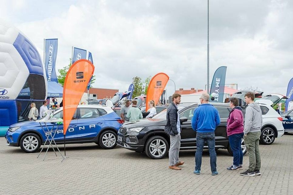 Wenn sich der Standort in Lübecker Landstraße 53 in eine bunte Ausstellungsfläche verwandelt, ist Hausmesse im Autohaus am Bungsberg.