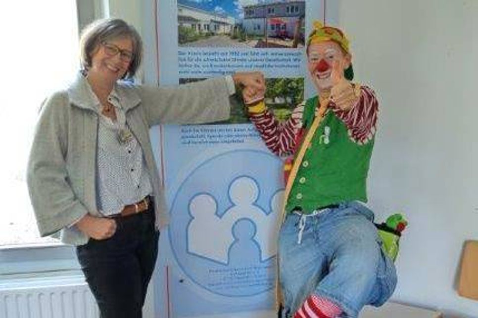 „UPPS“ der Clown und Dr. Maasberg-Metzger.