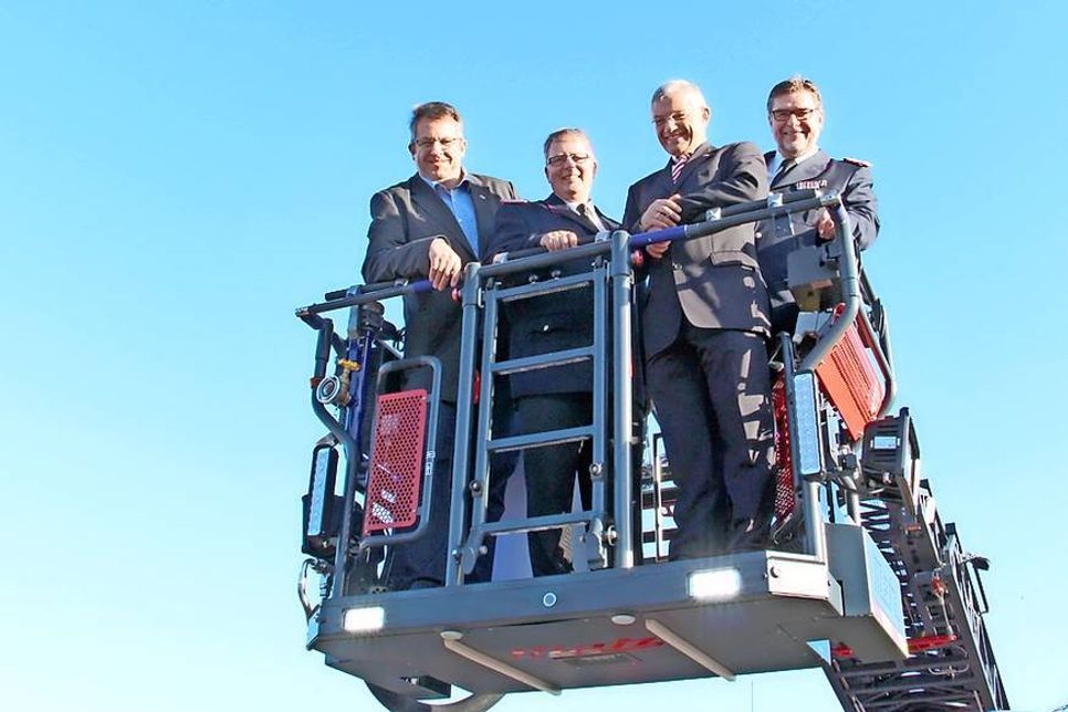 Innenminister Stefan Studt mit Landes-Jugendfeuerwehrwart Dirk Tschechne, Hansa-Park-Geschäftsführer Andreas Leicht und Landesbrandmeister Detlef Radtke (v. lks.).