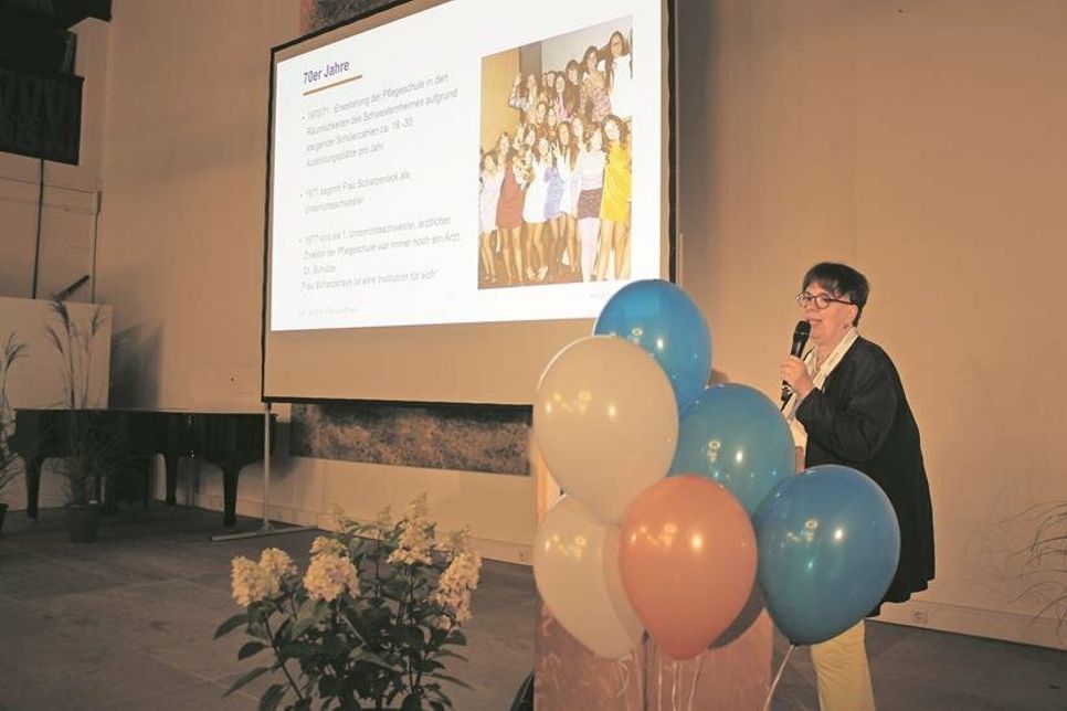 Ute Stahl nahm die Gäste mit auf eine geschichtliche Zeitreise.