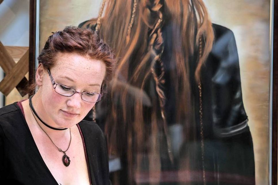 Ann-Kathrin Festerling zeigt Pastell-Porträts.