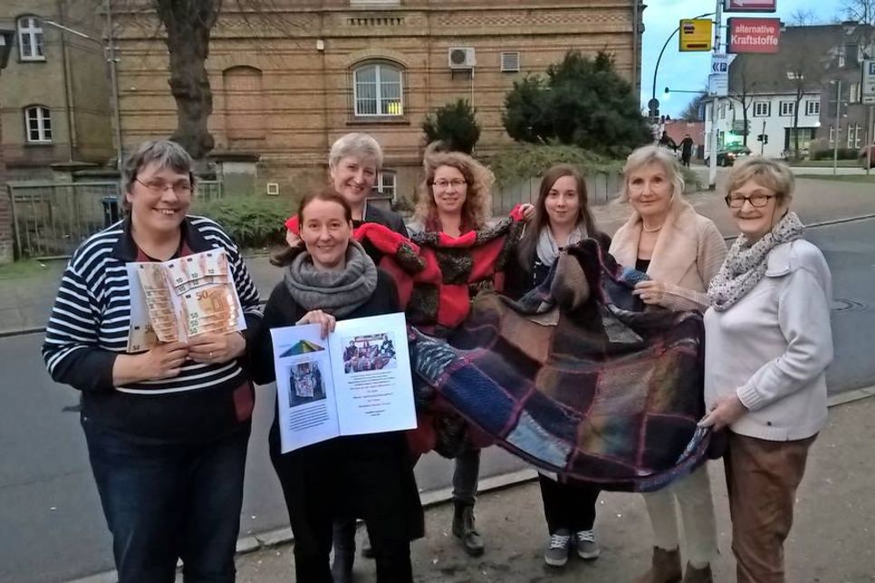 Ulrike Schulze, Claudia Wessels, Maeve Reichel, Natalia v. Levetzow, Sarah Schulze, Angelika Fugmann, Karin Greve (v. lks.).