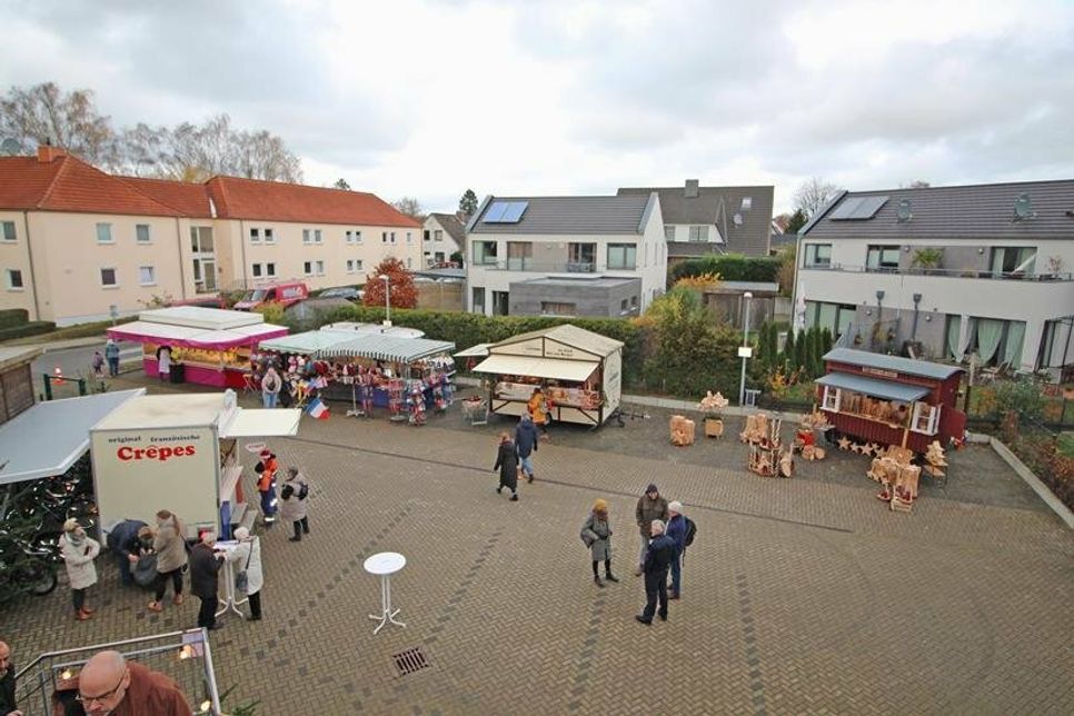 Verschiedene Angebote gab es bereits an den Außenstände auf dem Parkplatz.