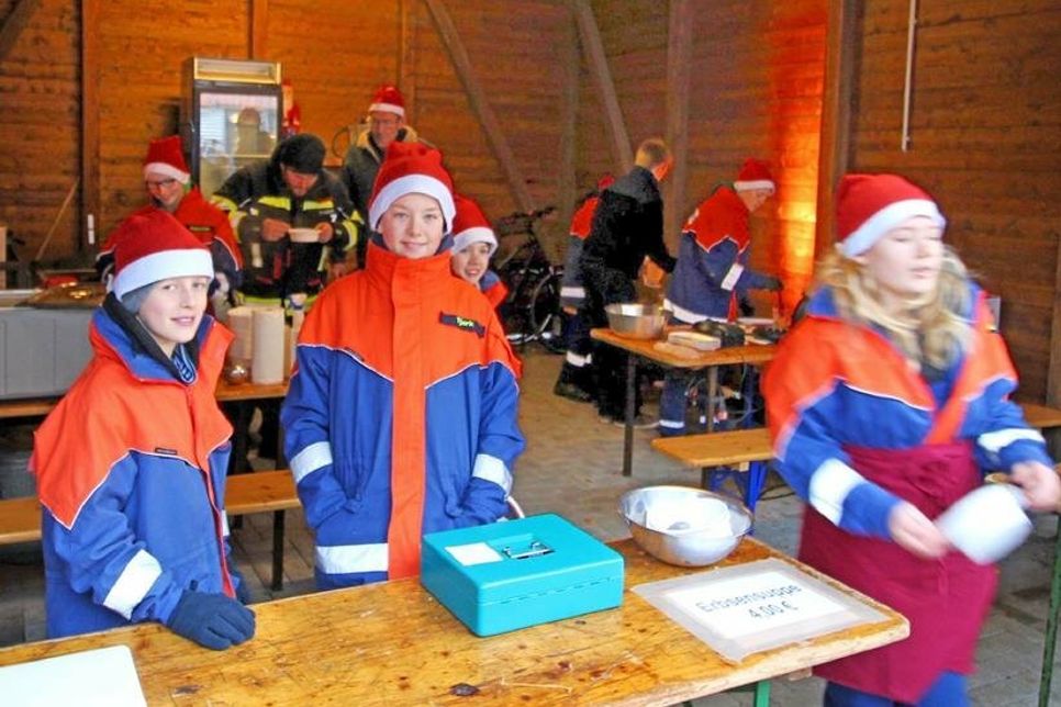 ür das „leibliche Wohl“ waren Erbsensuppe und heiße Waffeln vorbereitet.