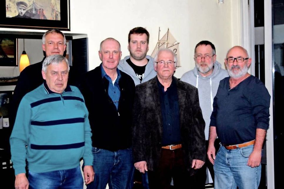 Erwin, Thomas, Michael, Robert und Rudolf Höppner sowie Reiner Babbe und Axel Grimm (v. lks.) bilden den Vorstand.