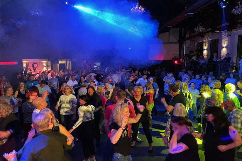 Erstklassige Untgerhaltung in der Eventfabrik Neustadt mit Stephan Nanz Entertainment.