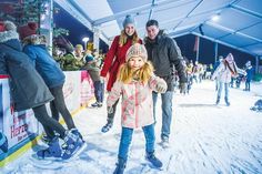 Beim Schlittschuhtreff Scharbeutz im strandnahen Kurpark kann man fleißig Schlittschuhrunden drehen und auch Eisstöcke schieben. Auf dem Foto noch mit echtem Eis.