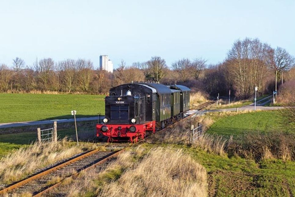 Am Sonntag, 10. Februar 2019 fährt ein Zug der Schönberger Museums-Eisenbahn auf der Strecke des alten „Hein Schönberg” vom Bahnhof Schönberger Strand über Schönberg (Holst.), Probsteierhagen, Schönkirchen und Oppendorf bis zum ehemaligen Kleinbahnhof Kiel Sü und zurück. Fahrkarten sind eine Stunde vor Abfahrt des Zuges an der Fahrkartenausgabe im Bahnhof Schönberger Strand sowie bei den Schaffnern im Zug erhältlich. Es gilt der Museumsbahntarif mit verschiedenen Preisstufen.