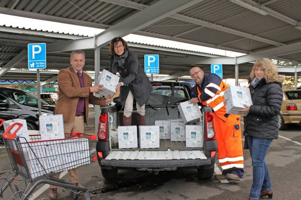 Warenhausleiter Sven Rasmussen, Bauamtsleiterin Antje Weise, Bauamts-Mitarbeiter Torsten Zoldahn und Barbara Helbach vom Bauamt (v. lks.).