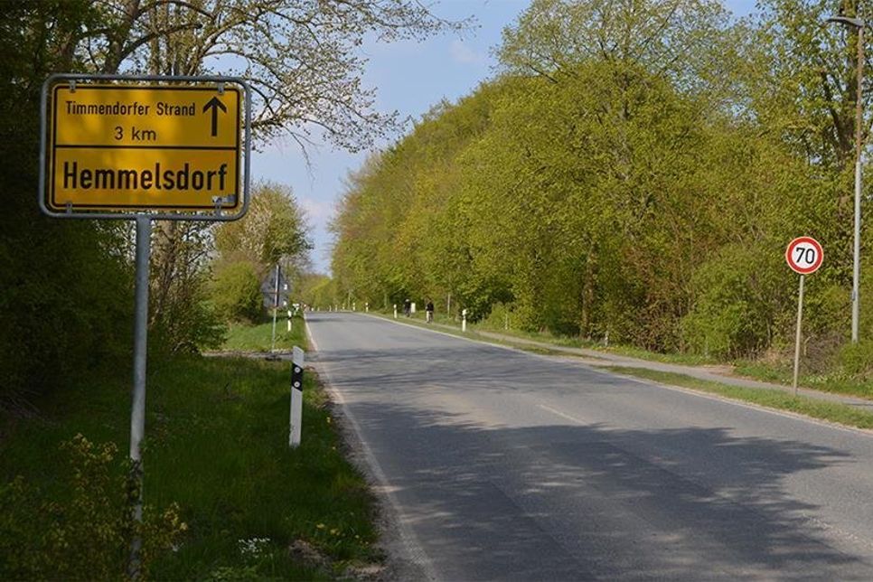 Die Ortsdurchfahrt in Hemmelsdorf wird aufgrund von dringend erforderlichen Asphaltierungs- und Markierungsarbeiten im Zeitraum vom 4. bis 11. Mai voll gesperrt