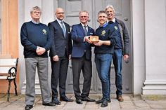 (von rechts) Wolfgang Engel (Vorsitzender des Fördervereins), Rainer Triebwasser, Detlev Küfe, Tim Kraushaar (Lions-Präsident), Bernd Ahlgrimm (Schriftführer Förderverein)