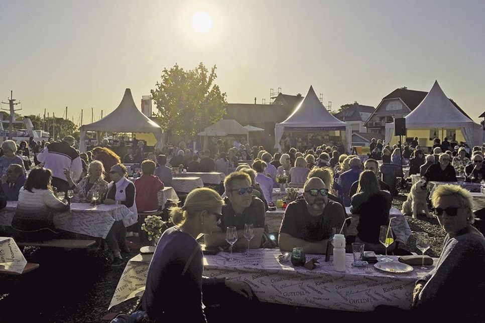 Von Donnerstag bis Pfingstmontag wird das Weinfest im Niendorfer Hafen gefeiert. (Foto: TSNT GmbH)