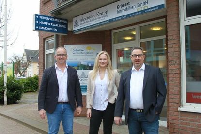 Gemeinsam stark: Alexander Krupp, Vivien-Marie Schöning und Oliver Grünert (v. lks.) bilden das kompetente Team, wenn es um Immobilien, Ferienvermietung und Hausverwaltung in Ostholstein und Lübeck geht.