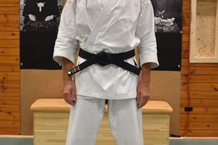 Andreas Markmann legte erfolgreich die Prüfung zum 1. Dan im traditionellen Shotokan Karate ab.