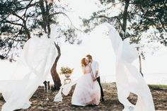 Besonders intime und kleine Feiern und sogenannte Destination Weddings liegen 2024 im Trend.
