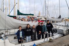 Das Neustädter Schülerteam nahm im Team-8-Boot bei der Segelregatta in Kiel teil.