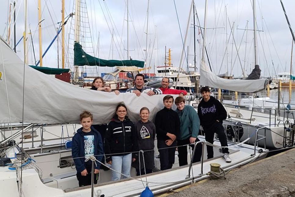 Das Neustädter Schülerteam nahm im Team-8-Boot bei der Segelregatta in Kiel teil.