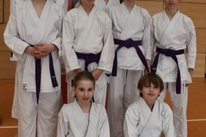 Lotte Frischmuth, Germo Bohner (vorne), Jesper Zabor, Karlotta Gerthenreich, Janne Frischmuth, Sophie Bohner (dahinter v. lks.), Piet Müller und Pietje Schultz (hinten v. lks.).