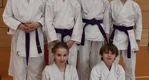 Lotte Frischmuth, Germo Bohner (vorne), Jesper Zabor, Karlotta Gerthenreich, Janne Frischmuth, Sophie Bohner (dahinter v. lks.), Piet Müller und Pietje Schultz (hinten v. lks.).