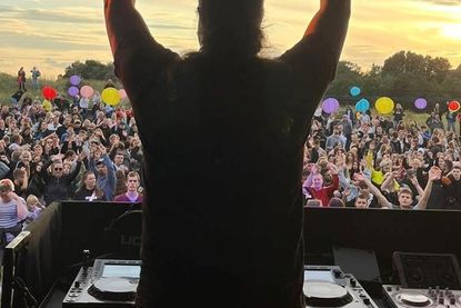 „The Day Rave“.