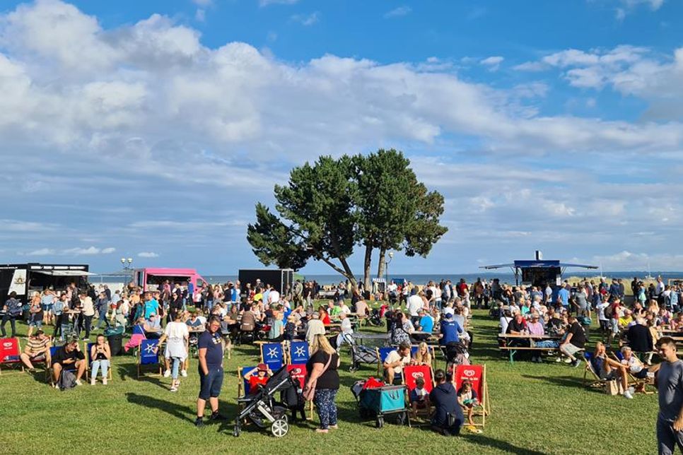 Das Pfingstfest findet auf der Wiese Uferstraße in Grömitz statt und ist von 12 bis 22.30 Uhr geöffnet. Montag von 12 bis 20 Uhr.