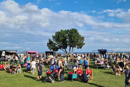 Das Pfingstfest findet auf der Wiese Uferstraße in Grömitz statt und ist von 12 bis 22.30 Uhr geöffnet. Montag von 12 bis 20 Uhr.