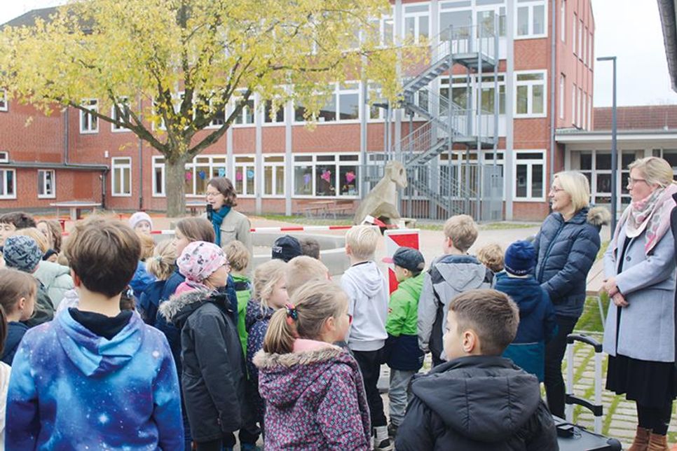 Am vergangenen Freitag fand die offizielle Eröffnung des "Dino-Schulhofes" statt.