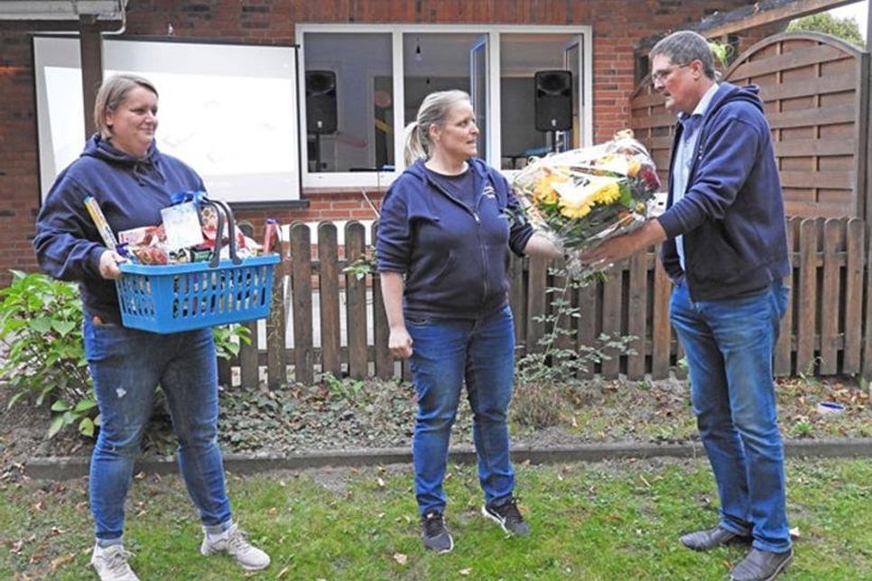 Beste Stimmung herrschte bei Diakonin Carolin Vehres (Mi.), Rebecca Wiechmann vom Jugendausschuss und Pastor Matthias-R. Hieber.