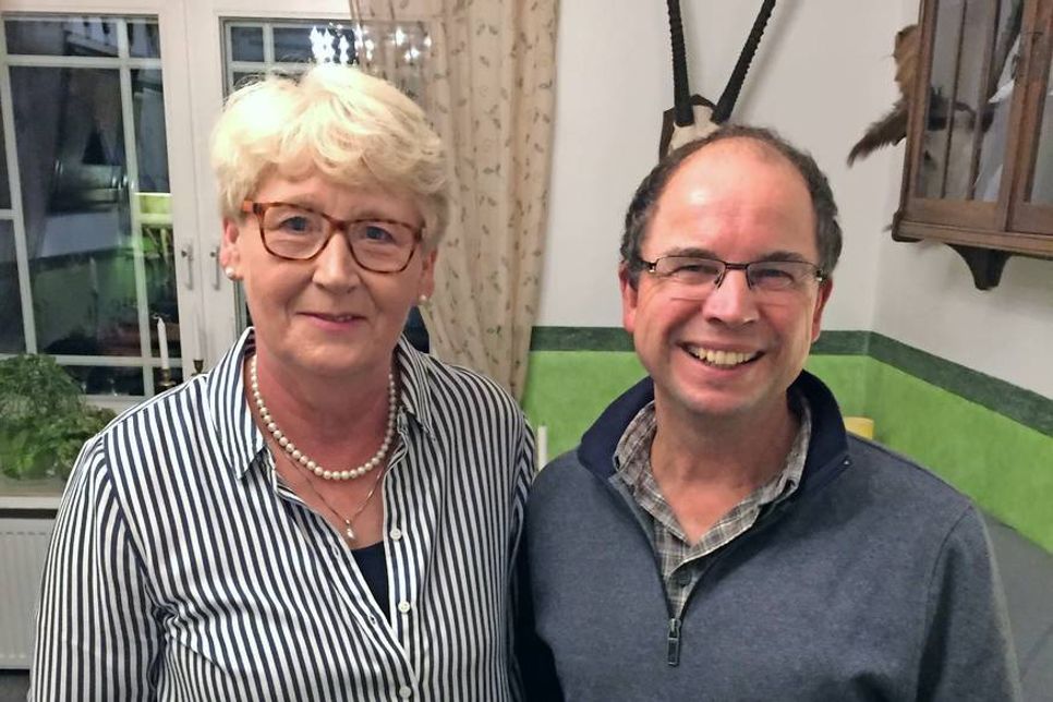 Kellenhusen. Auf der Jahreshauptversammlung des CDU-Ortsverbandes Kellenhusen am Donnerstag, dem 30. August wurde eine neue erste Vorsitzende gewählt. Angelika Studtmann übernimmt das Amt von Henning Mangels, der sich nach neun Jahren in Zukunft mehr auf seine Aufgaben in der Gemeindevertretung und seinen Vorsitz im Bauausschuss der Gemeinde Kellenhusen konzentrieren möchte. (red)