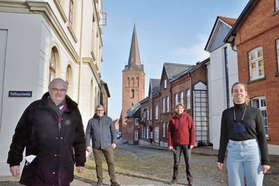 Immer auf Abstand bleiben: Die Plöner Kirchengemeinde verlässt die ausgetretenen Pfade - für Weihnachten 2020 sind Corona-konforme „Open Air“- Angebote auf den Weg gebracht worden