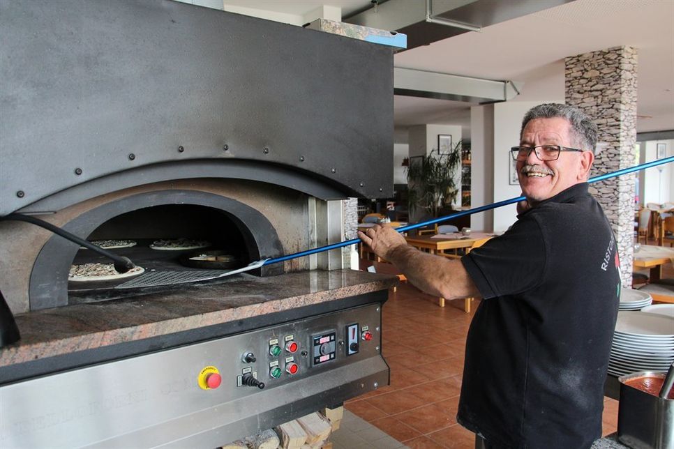Als professioneller Pizzameister legt Nicola Fantasia großen Wert auf traditionelles Handwerk.