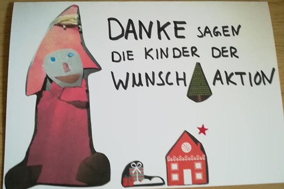 Im Namen der Kinder und der Eltern sagt der Kinderschutzbund allen Spender- und Helfer*innen, den hilfsbereiten Mitarbeiter*innen der Geschäfte und Märkte sowie der Gutsverwaltung Sierhagen, die die Bäume gespendet hat, herzlichen Dank.