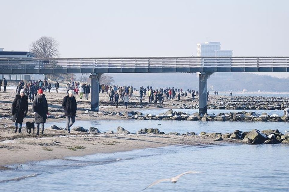 Trotz Lockdown: Volle Strände zwischen Niendorf/Ostsee und Haffkrug, hier ein Blick von Niendorf Richtung Timmendorfer Strand.