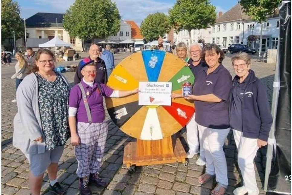 Die Einnahmen aus dem Glücksraddrehen wurden gespendet.