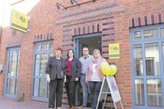 Frauke Nödl, Carolin Steck, Marcus Behrens und Barbara Behrens (v. lks.) betreuen das neue Büro in der Hochtorstraße 1.