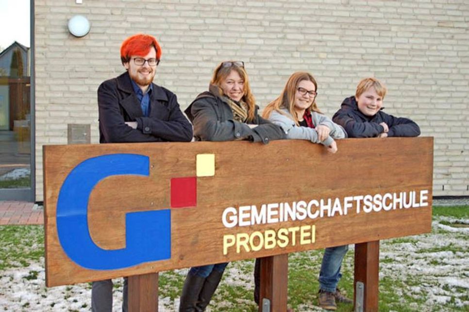 Erster, Zweiter oder Dritter? Noch herrscht Spannung beim „Macherteam“ von „Grips“. Von links  Felix Mader, Urte Colmorgen-Kling, Amy – Chiara Gisinger, Fynn-Niklas Esch.
