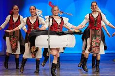 Namensgeber der Gruppe sind die Karpaten, das größte Gebirge in Europa. Die Mitglieder sind junge Menschen, vor allem Studenten aus Bratislava.