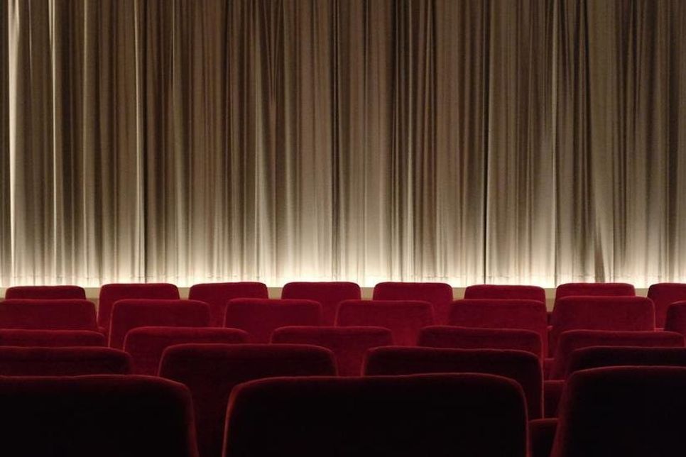 Sie wollen ein Theaterstück auf die Bühne bringen? Hier kommt Ihre Chance.