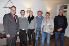 Mirko Spieckermann und der Vorstand mit Christina Sommerlatt, Jeanette Moll, Roland Dieckmann, Telse Sauerwald und Detlev Behrens (v. lks.).