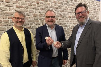 Staffelübergabe: Dirk Heckmann (v. re.) tritt als Nachfolger von Holger Werner die Position des 2. Vorsitzenden an. Zusammen mit Jürgen Mohr leiteten sie die Mitgliederversammlung.