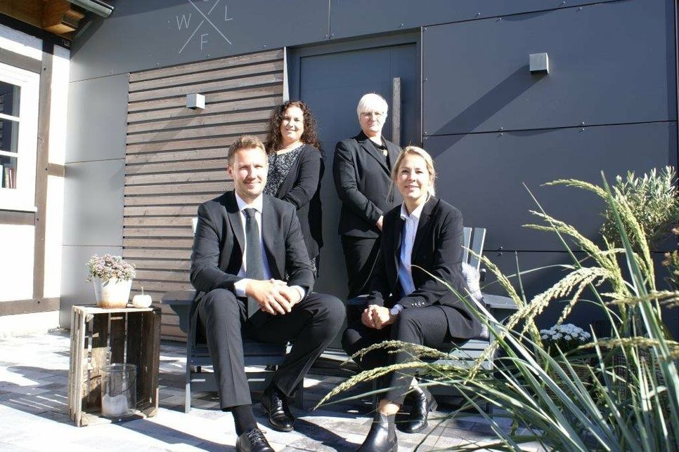 Das Wulf-Bestattungsteam mit Mike Wulf, Jessica Ott, Inga Stief und Swantje Wulf (v. lks.).