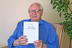 Heinrich Manthey wurde 1939 in Westpreußen geboren. Heute lebt der Rentner in Schönwalde und hat ein Buch geschrieben. „Mein Leben nach der Vertreibung“ versteht er als eine Mahnung an die heutige Jugend, „sich für den Frieden in der Welt einzusetzen“. Das Buch ist für 20 Euro jetzt auch im Museums-Shop des Dorf- und Schulmuseums Schönwalde zu erhalten.
