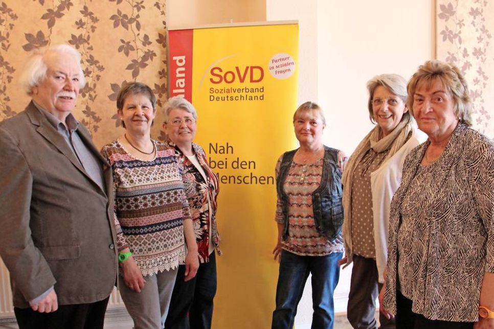 Der Vorstand: 1. Vorsitzender Klaus Hamer, Schatzmeisterin Elena Ruge, Beisitzerin Elsbeth Oesler, Schriftführerin Angelika Schwarz, Beisitzerin Brigitte Lüthje und 2. Vorsitzende Hannelore Bürger (v. lks.).