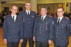 Befördert wurden (v.l.) zum Feuerwehrmann Alexander Hoffmann (FF Neudorf), zum Oberbrandmeister Dietrich Asbach (neuer Ortswehrführer FF Eutin). - Armin Tamm (seit 1990 bei der Feuerwehr Eutin) erhielt das Schleswig-Holsteinische Feuerwehr-Ehrenkreuz in Silber, Kai-Dietrich Klein (FF Eutin) das Dienstabzeichen für 20jährige Feuerwehrzugehörigkeit.