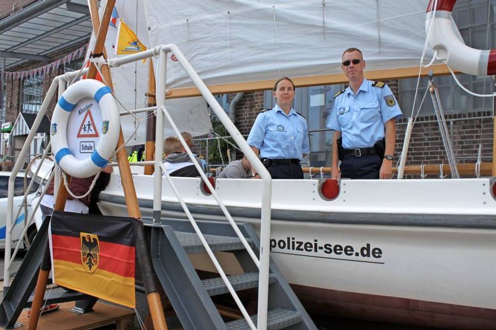 Bei der Knotenschule der Bundespolizei See konnten auch alte Seebären noch etwas lernen.