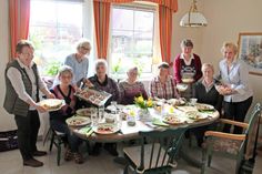 Eingespieltes Team: Die Landfrauen hatten beim Probekochen in nur einer Stunde ein köstliches Mahl mit vielen Gerichten zubereitet.